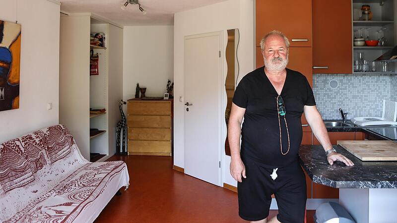 Helmut Jacob in seiner Ferienwohnung an der Wildensorger Stra&szlig;e. Er sieht f&uuml;r die Stadt einen Gewinn durch seine G&auml;ste.
