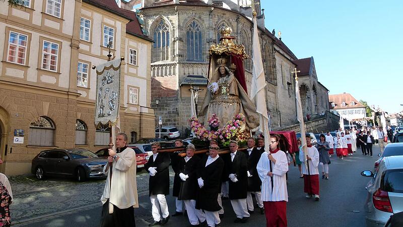 Nach zwei Jahren coronabedingter Pause kann die gro&szlig;e Muttergottesprozession 2022 wieder wie gewohnt ausziehen. Unser Foto entstand 2019.