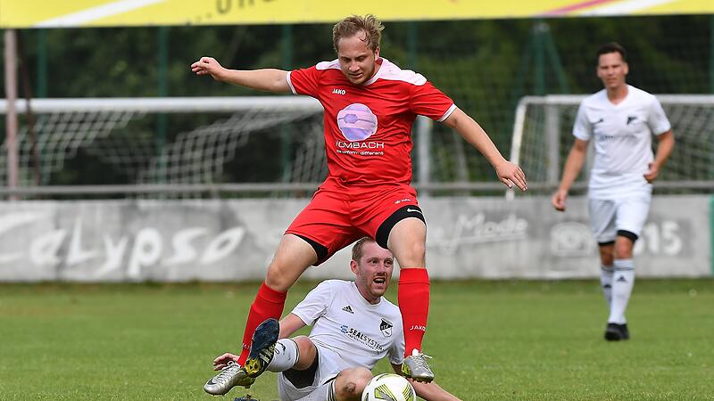 Fabian Neuh&auml;user, hier noch im Trikot der SpVgg Uehlfeld, f&uuml;hrt als Top-Torj&auml;ger des FC Frimmersdorf die Scorerliste der A-Klasse 4 Bamberg an.