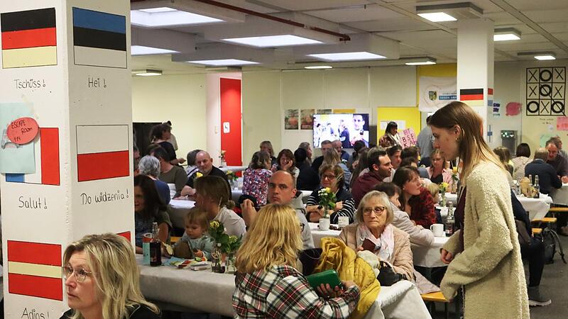 In der Pausenhalle herrscht gro&szlig;er Andrang.