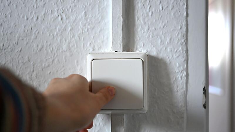 Stromkosten &ndash; Lichtschalter im Haushalt