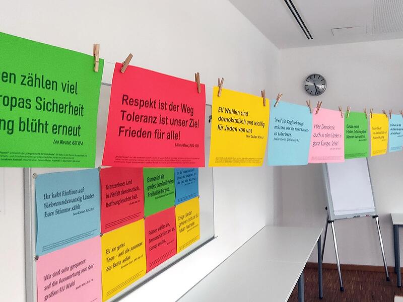 Plakatgedichte mit Haiku zu den Themen Europa, Wahl und Toleranz