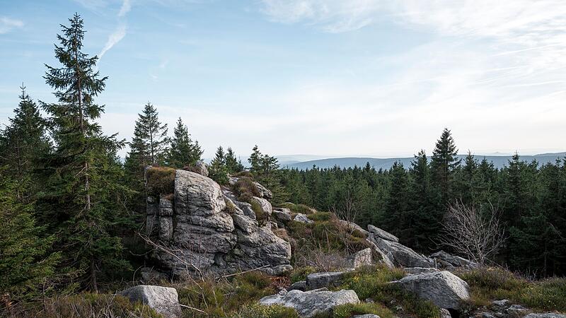 Der Ochsenkopf im Fichtelgebirge ist ein beliebtes Ausflugsziel. Der Ochsenkopf im Fichtelgebirge ist ein beliebtes Ausflugsziel.
