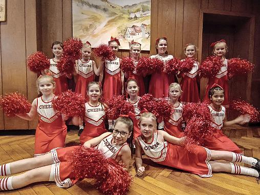Die „Drehwürmerbande“ des TV Weidhausen begeisterte bei der Seniorenweihnachtsfeier.