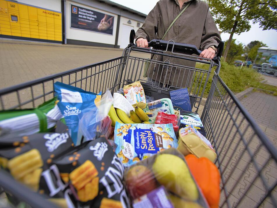 Zus&auml;tzlich zur bereits seit Monaten anhaltend hohen  Teuerungsrate werden Kunden     wohl noch tiefer in die Tasche greifen m&uuml;ssen.
