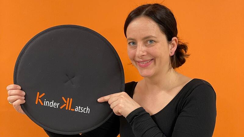 Anna Kehrer freut sich, dass das neue Konzept des einstigen Mütter-Cafés – nun: KinderKlatsch – so gut ankommt. Jeden Monat steht ein anderes Thema rund ums Kind im Mittelpunkt des Treffens. Anna Kehrer freut sich, dass das neue Konzept des einstigen Mütter-Cafés – nun: KinderKlatsch – so gut ankommt. Jeden Monat steht ein anderes Thema rund ums Kind im Mittelpunkt des Treffens.