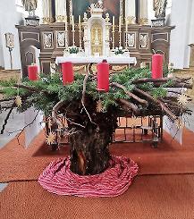 Der neue Adventsschmuck in der Pfarrkirche Burkardroth. Der neue Adventsschmuck in der Pfarrkirche Burkardroth.