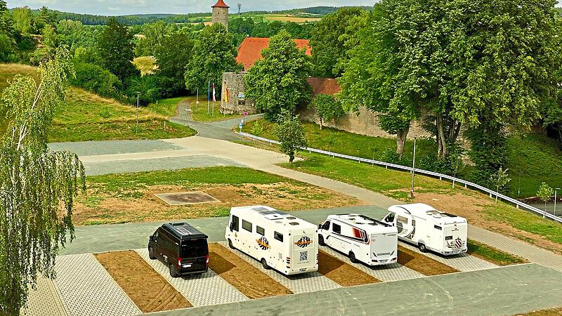 Der Stellplatz bei der Burg Waischenfeld ist f&uuml;r Wohnmobile geeignet.