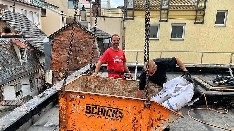 Arbeiten auf der Dachterrasse können momentan heiß sein.