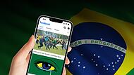 Geb&uuml;rtige Brasilianer aus der Region verfolgen die Entwicklungen vor allem &uuml;ber soziale Medien &ndash; wie in der Montage dargestellt.