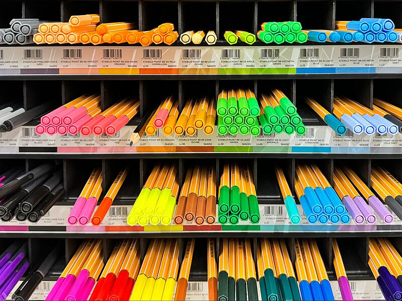 Für bunte Stifte und Schreibwaren kennt man den Markennamen Stabilo. Für bunte Stifte und Schreibwaren kennt man den Markennamen Stabilo.