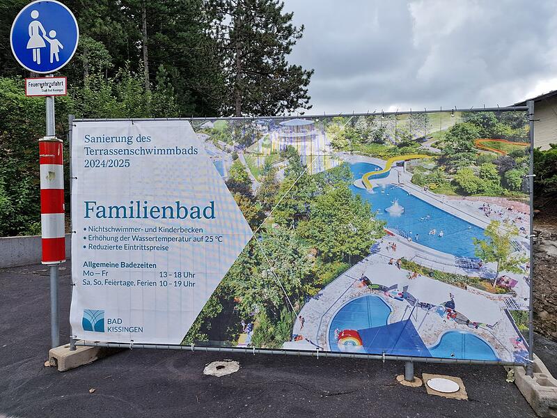 Das Familienbad ist geöffnet. Das Familienbad ist geöffnet.