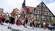 Seit zehn Jahren ist endlich wieder der Gro&szlig;e Annafestzug durch Forchheim gezogen. Mit dabei waren neben 4000 Mitwirkenden Ehreng&auml;ste wie Ministerpr&auml;sident Markus S&ouml;der und sein Stellvertreter Hubert Aiwanger.