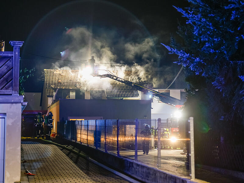 Feuerwehreinsatz in Herzogenaurach am 1. AdventFeuerwehreinsatz in Herzogenaurach am 1. Advent Feuerwehreinsatz in Herzogenaurach am 1. Advent.