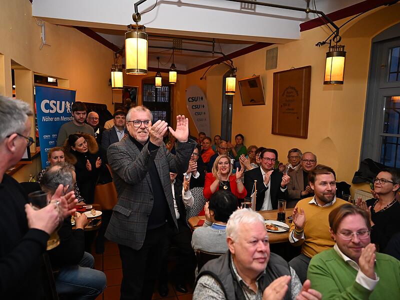 Die Bamberger CSU feiert den Wahlsieg bei der Bundestagswahl eher verhalten. Die Bamberger CSU feiert den Wahlsieg bei der Bundestagswahl eher verhalten.
