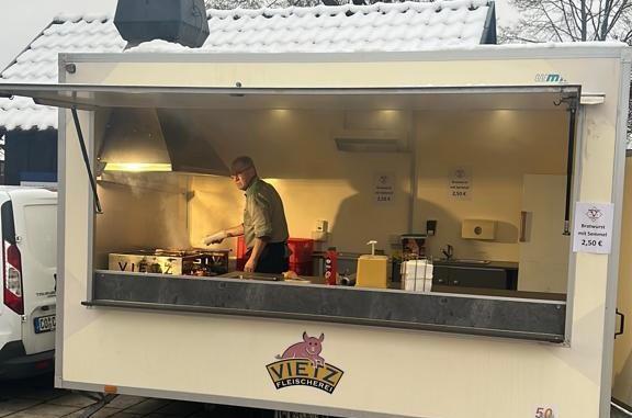 Dieser Bratwurstwagen der Fleischerei Vietz wurde vom Rewe-Parkplatz in Bad Rodach gestohlen.