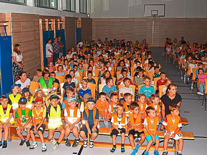 Aufmerksam lauschten die Kinder dem Musical „Nora und der Sternenputzer“. Aufmerksam lauschten die Kinder dem Musical „Nora und der Sternenputzer“.
