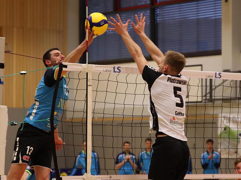 Seine Punkte hielten die Hoffnung lange am Leben: Hammelburgs Branko Damjanovic (links).