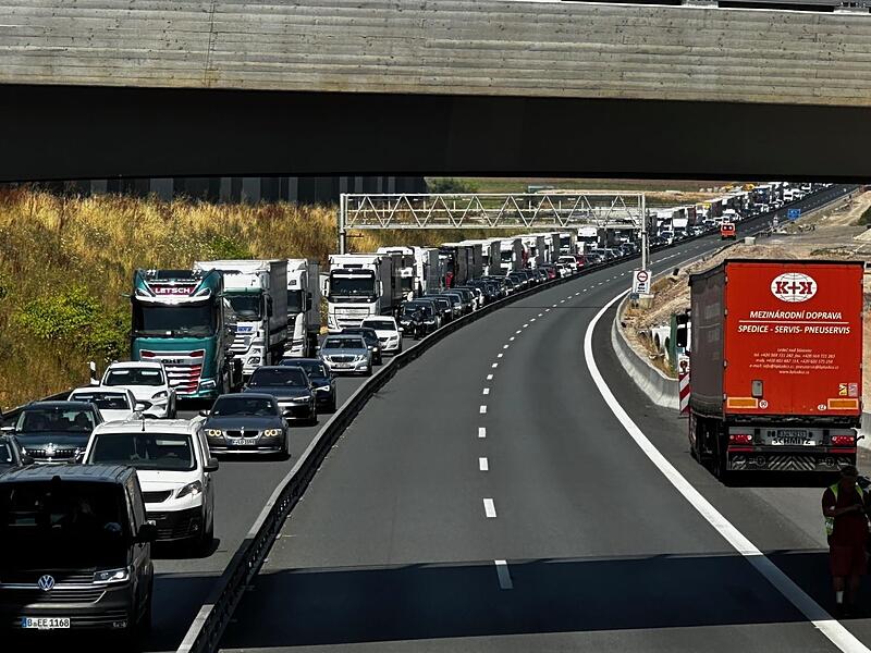 Es waren mehrere Fahrzeuge beteiligt.