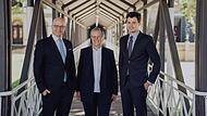 Der Oberb&uuml;rgermeister der Stadt Bad Kissingen und Aufsichtsratsvorsitzender der Stadtwerke Bad Kissingen GmbH, Dirk Vogel (von links) mit den beiden neuen Gesch&auml;ftsf&uuml;hrenden der Stadtwerke, Anja Binder und  Ralf Merkl.