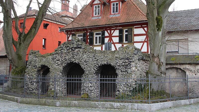 Die &Ouml;lberggruppe in H&ouml;chstadt: Hier an der  St. Georgskirche soll der Schwedenstein vermauert worden sein.