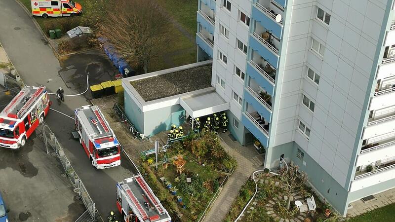 In einem Erlanger Hochhaus brannte es am Samstag.