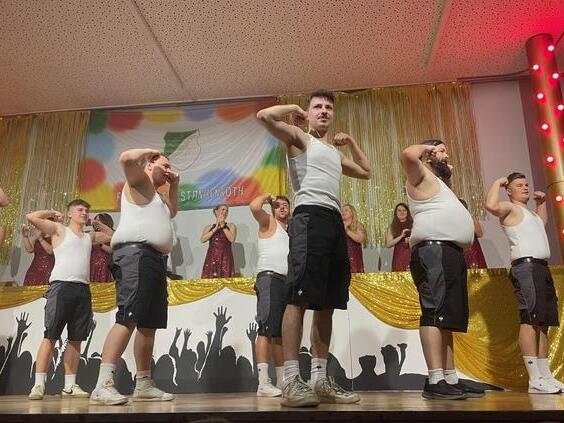 Bunt ging es zu in der Elferratssitzung der Stangenr&ouml;ther Fosen&ouml;chter.