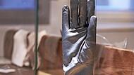 Die „letzten Erlanger Handschuhe“, 2019 von Jürgen Pfeiffer gefertigt.