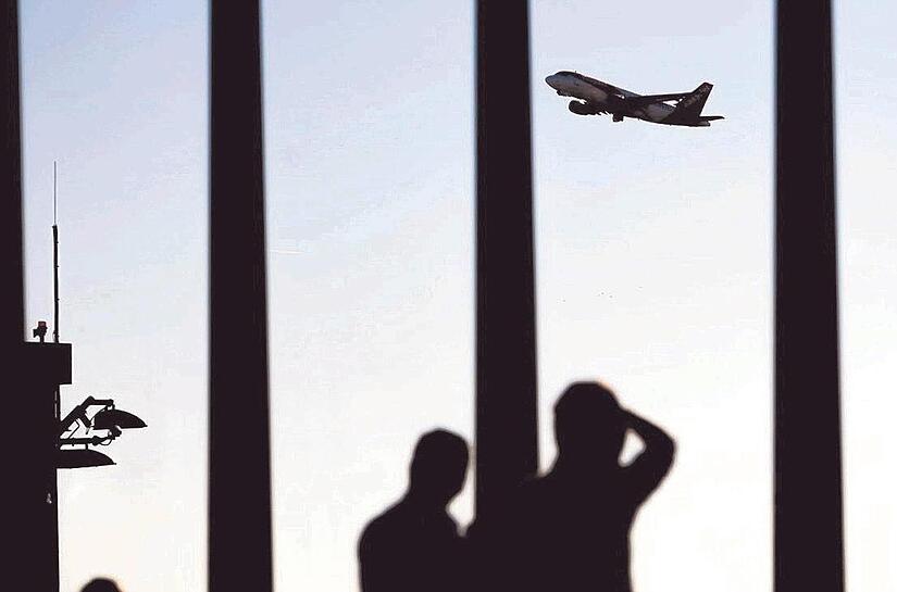 Fliegen ist an sich eine schnelle Sache. Manchmal aber auch nicht.   