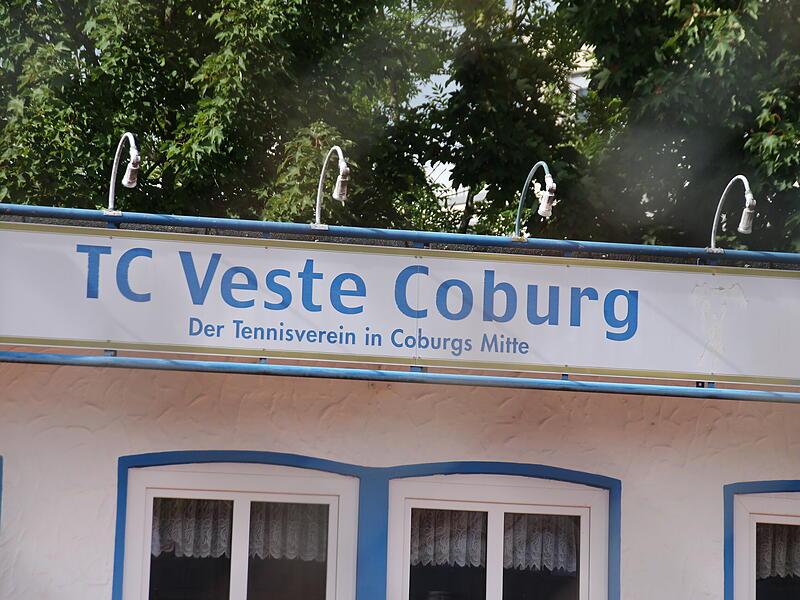 Als sich die ehemalige Tennisabteilung des VfB Coburg selbstst&auml;ndig machte, gab sie sich den Namen TC Veste Coburg.
