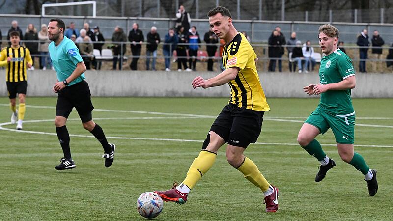 Nico Moos (links) erzielte in Burghausen das wichtige Tor zum 1:1.