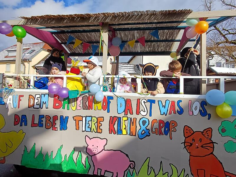 Rosenmontagszug in Aura