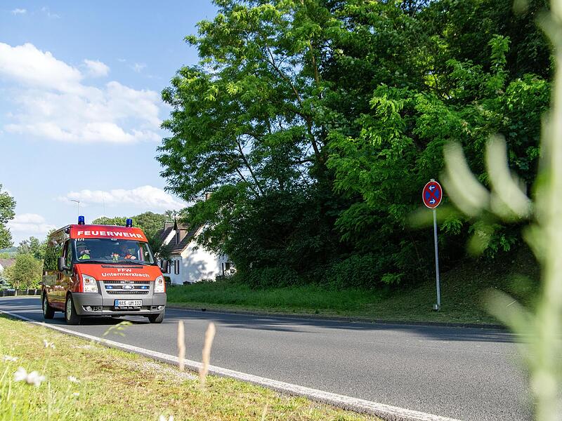 Ein weiter Weg liegt vor ihnen: Bereits seit 2019 bittet die Feuerwehr Untermerzbach um ein neues Logistikfahrzeug. Daf&uuml;r ist zun&auml;chst aber ein Anbau am Feuerwehrhaus n&ouml;tig. Foto: Pia Bayer