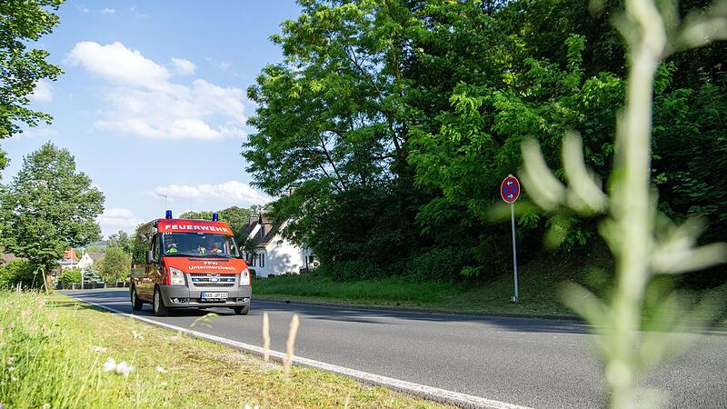 Ein weiter Weg liegt vor ihnen: Bereits seit 2019 bittet die Feuerwehr Untermerzbach um ein neues Logistikfahrzeug. Daf&uuml;r ist zun&auml;chst aber ein Anbau am Feuerwehrhaus n&ouml;tig. Foto: Pia Bayer