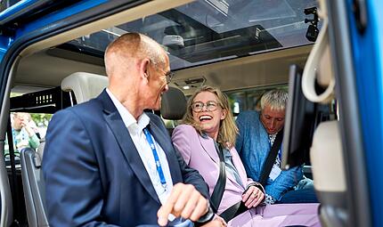 Erste Realfahrt eines autonomen Fahrzeugs unter neuen Bedingungen