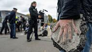 Protest vor Rüstungsfirma Renk
