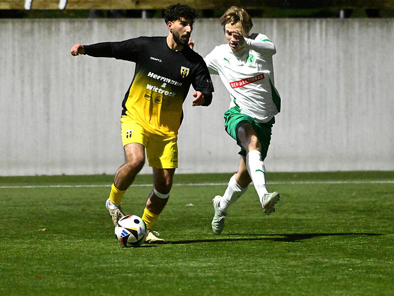 Sport Fu&szlig;ball Saison 2025 / 2026 Bayernliga Nord  15. Spieltag am Freitag  24.10.2025 Spielort  Neudrossenfeld  Sportpark Am Weinberg  Kunstrasenplatz  Spielbeginn 19.00 h  TSV Neudrossenfeld  gegen  SpVgg Bayern Hof Halbzeitergebnis Moritz H&uuml;tter gegen