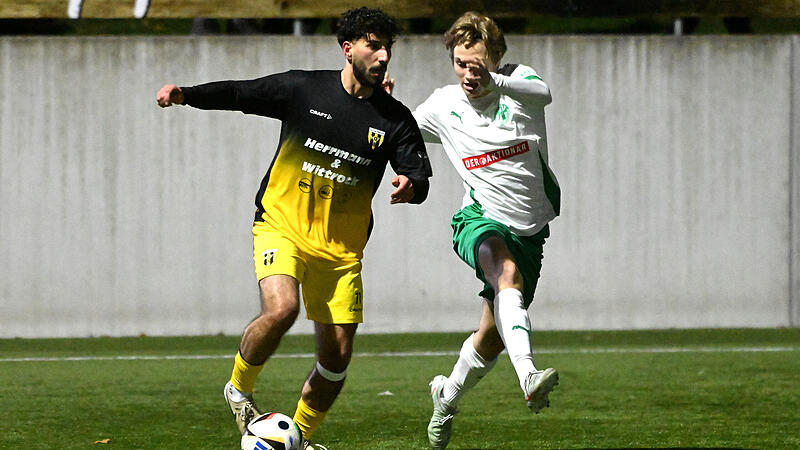 Sport Fu&szlig;ball Saison 2025 / 2026 Bayernliga Nord  15. Spieltag am Freitag  24.10.2025 Spielort  Neudrossenfeld  Sportpark Am Weinberg  Kunstrasenplatz  Spielbeginn 19.00 h  TSV Neudrossenfeld  gegen  SpVgg Bayern Hof Halbzeitergebnis Moritz H&uuml;tter gegen