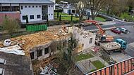 Die Carl-von-Hess-Sozialstiftung hat Abbrucharbeiten in der Straße am Dicken Turm in Münnerstadt begonnen. Auch die sogenannte Arche ist verschwunden. Die Carl-von-Hess-Sozialstiftung hat Abbrucharbeiten in der Straße am Dicken Turm in Münnerstadt begonnen. Auch die sogenannte Arche ist verschwunden.