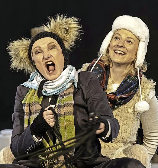 Der Wolf und das Schaf freunden sich an.