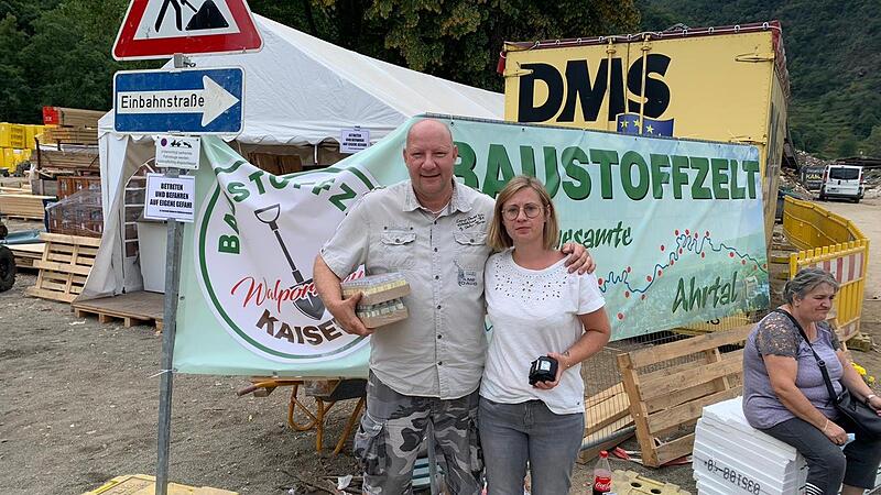 Unternehmer Frank Dominik (Kitzingen/Weigenheim) hilft zusammen mit seiner Frau Sandra seit mehreren Wochen im Katastrophengebiet im Landkreis Ahrweiler den Flutopfern. Unternehmer Frank Dominik (Kitzingen/Weigenheim) hilft zusammen mit seiner Frau Sandra seit mehreren Wochen im Katastrophengebiet im Landkreis Ahrweiler den Flutopfern.