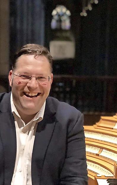 Der hochkarätige Organist Henry Fairs lässt am Sonntag, 21. November, in Zeil die Eichfelder-Orgel erklingen.