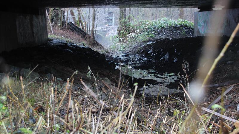 Noch ist der M&uuml;hlgraben nicht frei. In der ersten Januarwoche soll es aber so weit sein &ndash; doch es fehlen weitere Schritte.