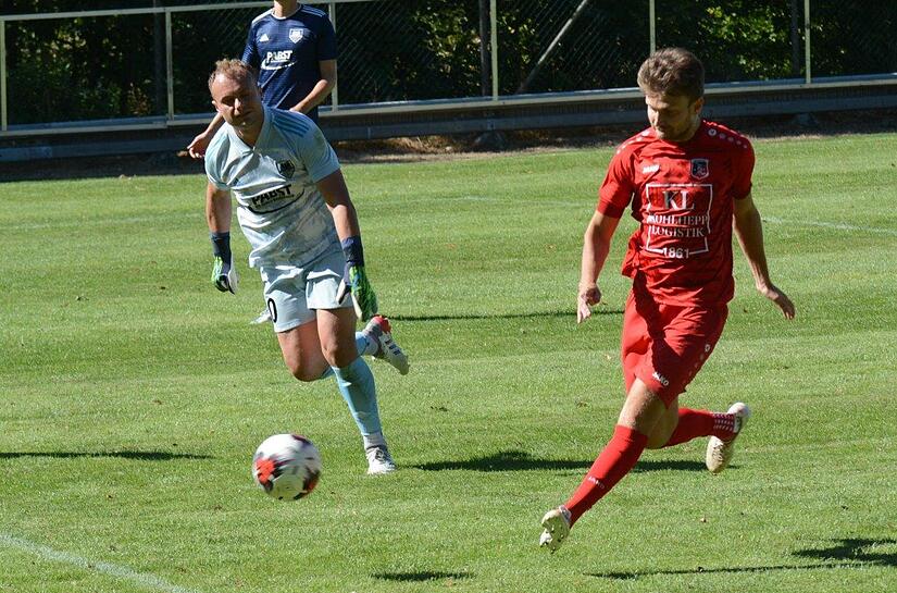 Da traf Dominik Halbig noch f&uuml;r den FC Fuchsstadt im Spiel gegen den TSV Gochsheim. Mit seinem neuen Verein FC 05 Schweinfurt kehrt er jetzt an den Kohlenberg zur&uuml;ck.