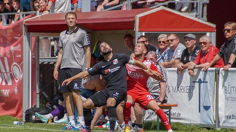 Julian Grell (links hinten) wird zur Saison 2023/24 Cheftrainer beim Regionalligisten TSV Aubstadt, gab der Verein  jetzt bekannt.