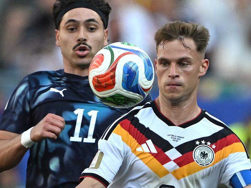 Kampf der Marken auf einer Weltb&uuml;hne. Neben dem sportlichen Wettbewerb ist die Fu&szlig;ball-WM 2026 ein Kampf um Millionengesch&auml;fte zwischen gro&szlig;en Sportartikelherstellern wie Adidas und Puma. Das Foto zeigt das WM-Spiel zwischen Deutschland und Paraguay.
