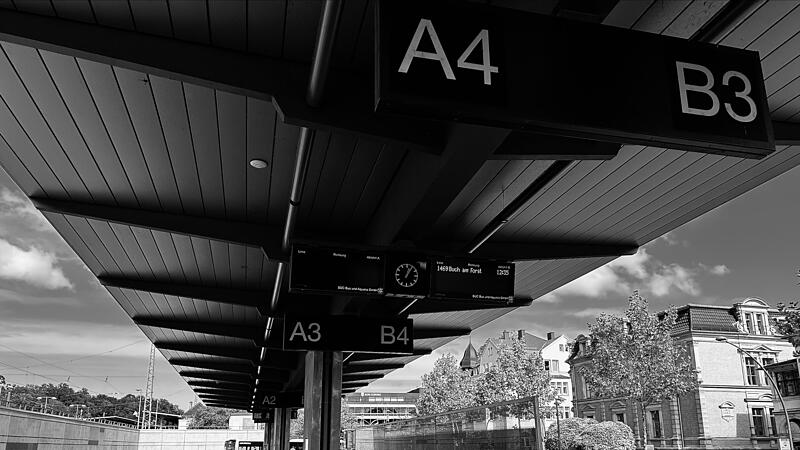 F&uuml;r mehr Sicherheit in Coburg: Sowohl hier am ZOB als auch am benachbarten Bahnhofsvorplatz soll es k&uuml;nftig eine Video&uuml;berwachung geben.