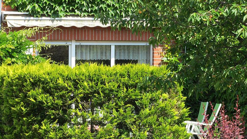 Es kann der Fr&ouml;mmste nicht in Frieden leben&hellip; In einem Coburger Wohngebiet tobt seit l&auml;ngerem ein Nachbarschaftsstreit.