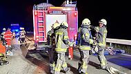 An die Einsatzstelle auf der B 505 rückten zahlreiche Feuerwehrkräfte an zur Bergung der Verletzten und zum Regeln des Verkehrs.