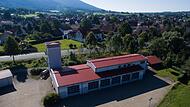Auf dem Dach den Zentralfeuerwehrhauses soll eine Photovoltaikanlage installiert werden. Die Vorbereitungen laufen. Auf dem Dach den Zentralfeuerwehrhauses soll eine Photovoltaikanlage installiert werden. Die Vorbereitungen laufen.